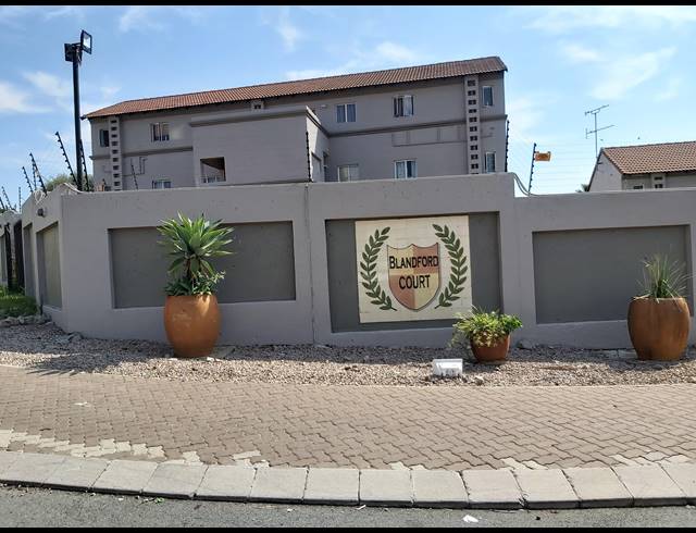 3 BEDROOM SECTIONAL TITLE TO LET IN NORTH RIDING